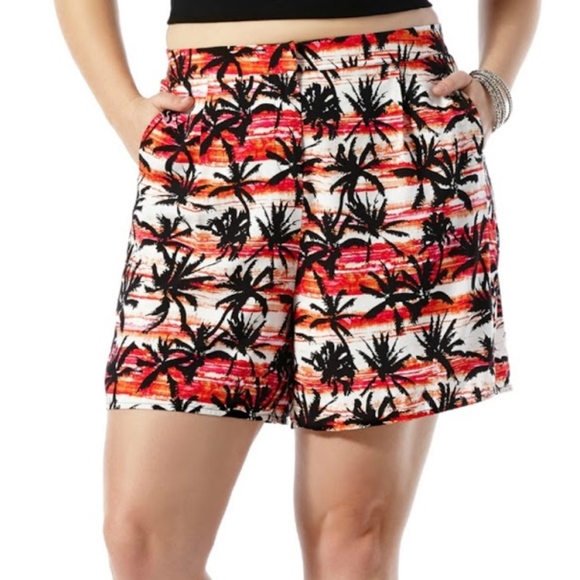 Harper and Liv TROPICAL palm SHORT - Picture 1 of 1